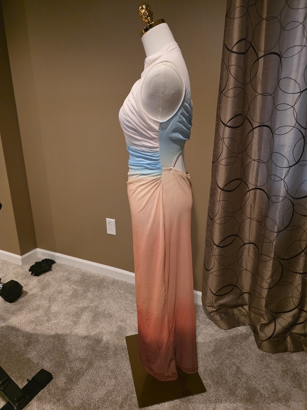 Gradient Mesh Backless Maxi Dress. - Picture 6 of 7